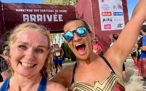 Emma Keelan (right) at the Marathon des Châteaux du Médoc